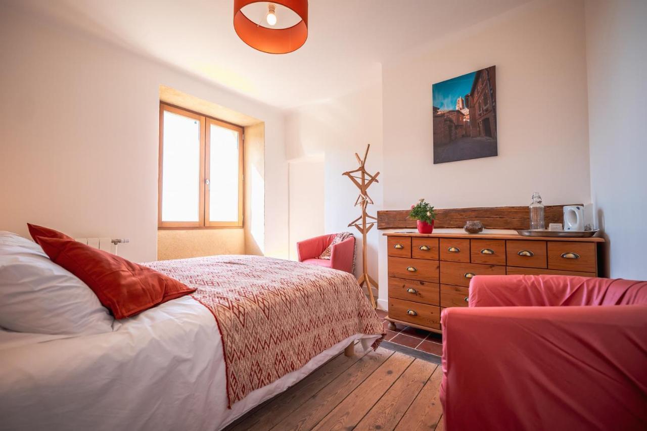Chambres Et Table D'Hotes - Les Jardins De La Longagne Saussenac エクステリア 写真