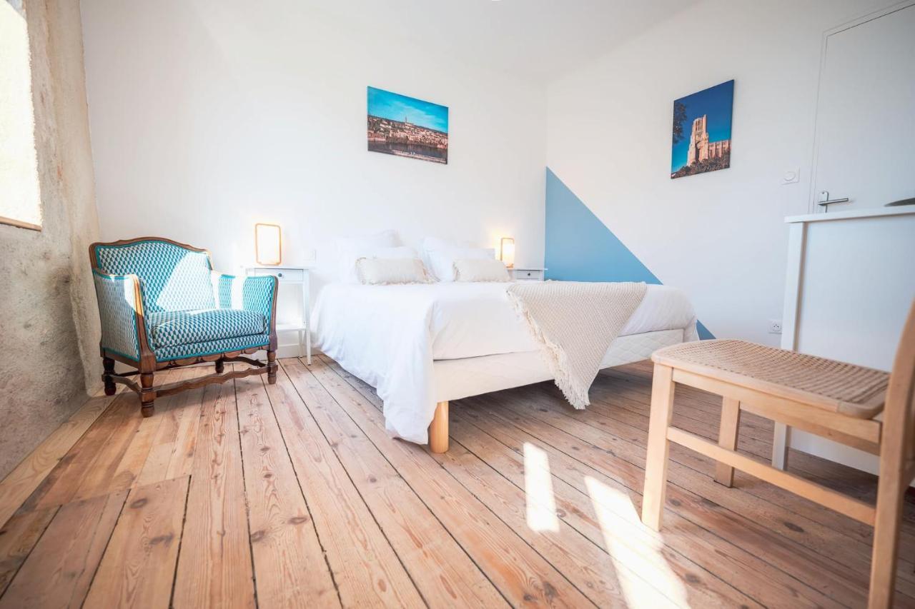 Chambres Et Table D'Hotes - Les Jardins De La Longagne Saussenac エクステリア 写真
